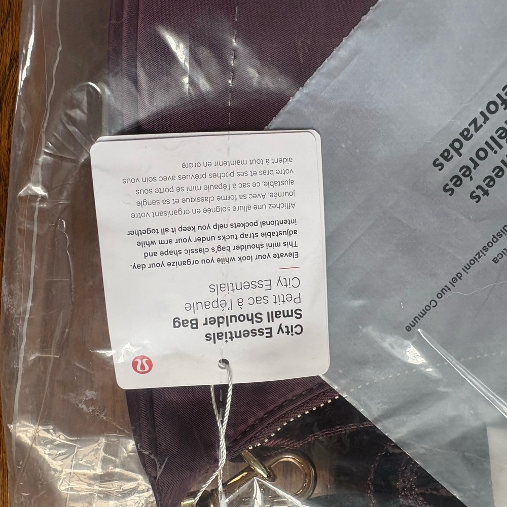 NWT Lululemon City Essentials Small Purse 3L in Black Plum - Picture 3 of 5
